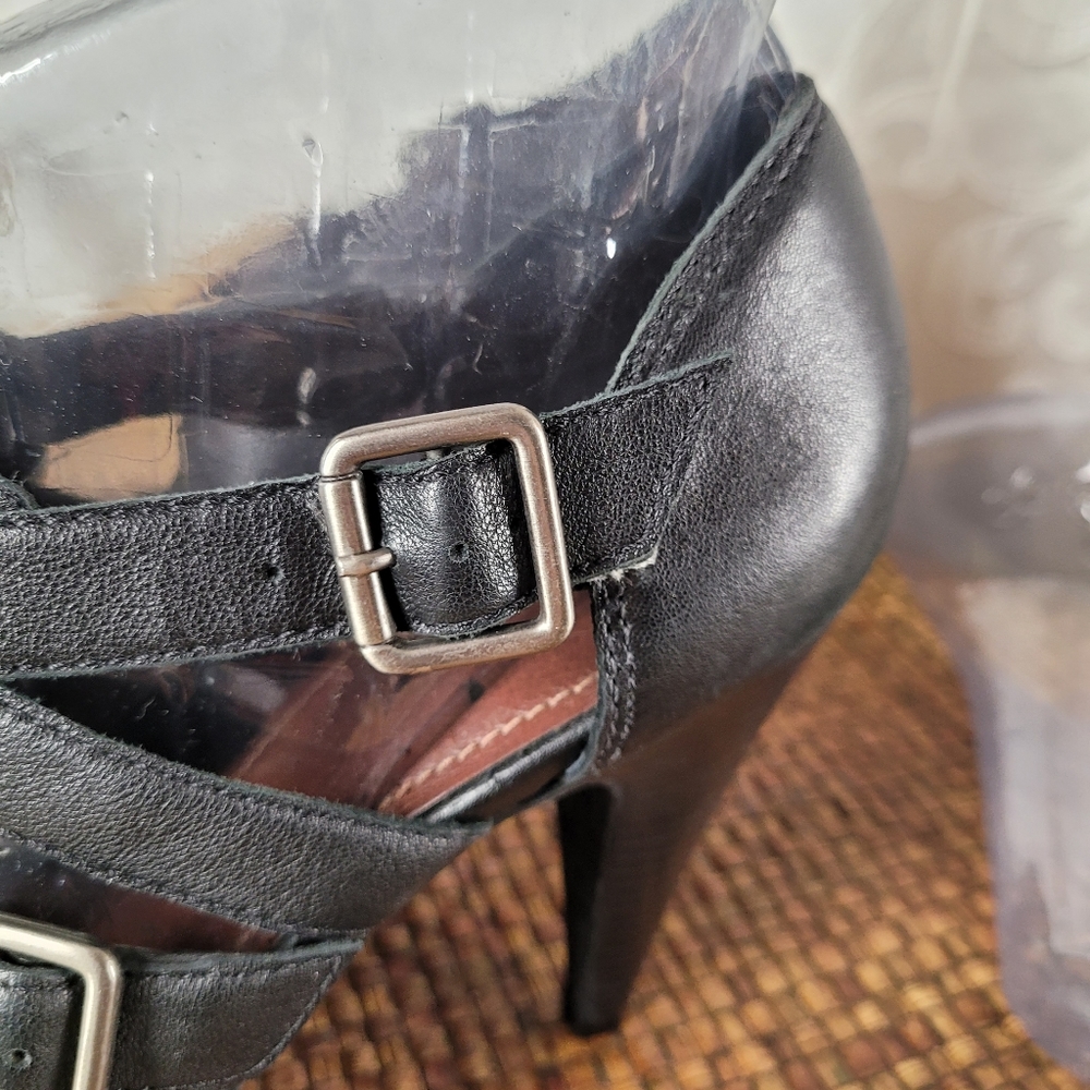 Gianni Bini 4"heels with buckles size 9M - Picture 11 of 11